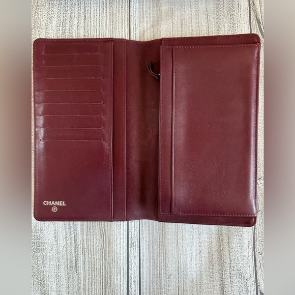 Chanel Rare Burgundy Yen Wallet - Vintage Patent Leather EUC - Picture 5 of 13